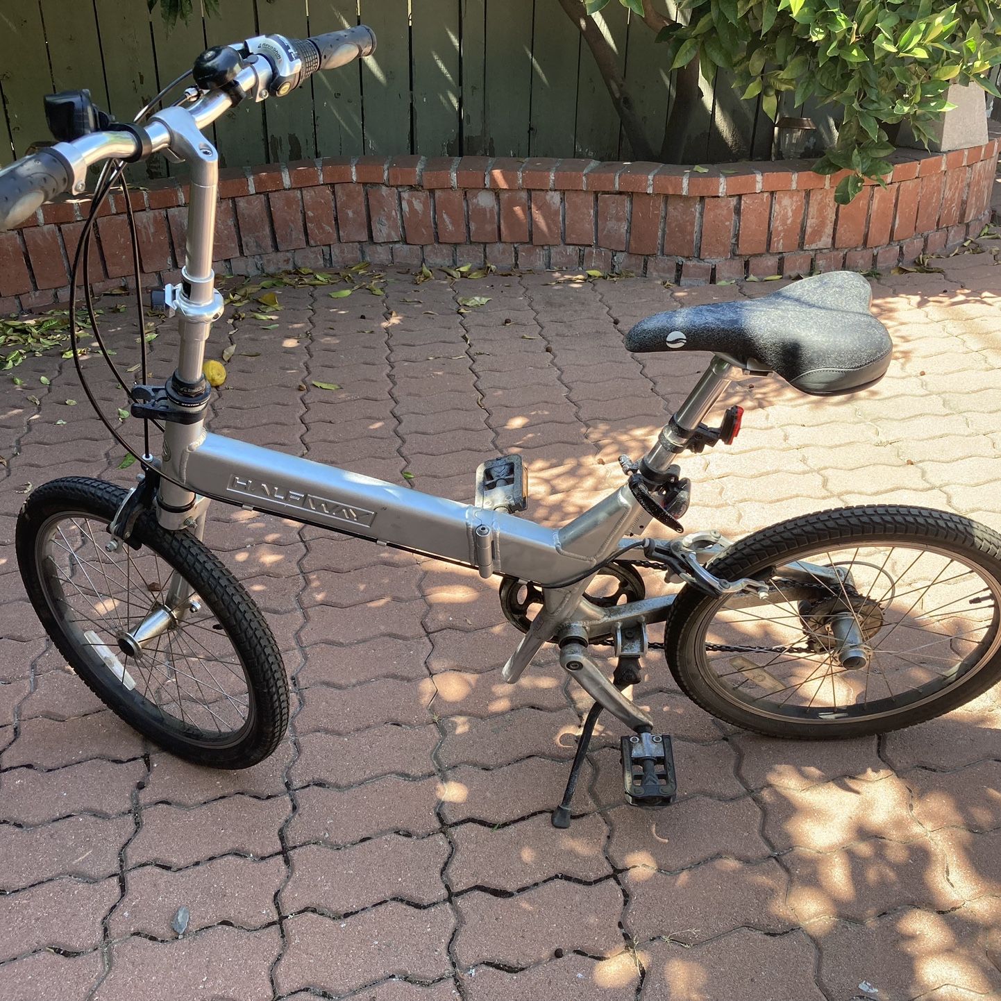 giant halfway bicycle Giant Halfway 20” Folding Bike Silver - 7 Speed for Sale in Los Angeles, CA
