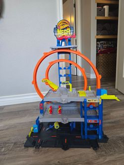 Hot Wheels Mega Loop Garage Playset (model JBM74).