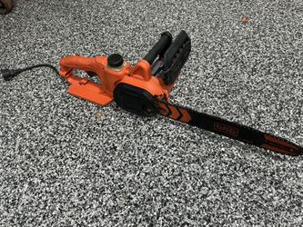 14 Inch Black And Decker Chainsaw GREAT SHAPE