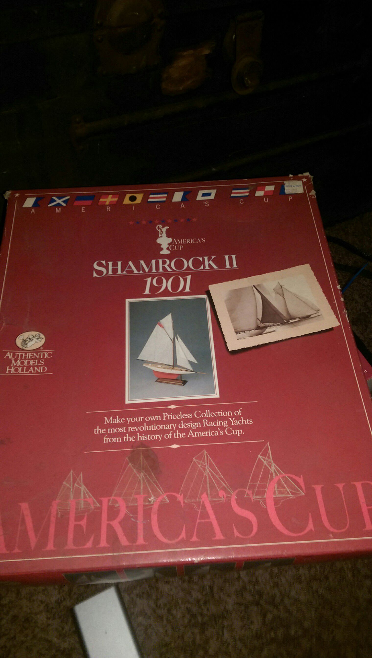 Model yacht shamrock 111