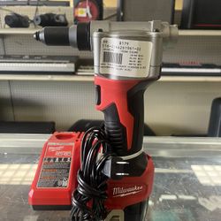 Milwaukee Rivet Tool