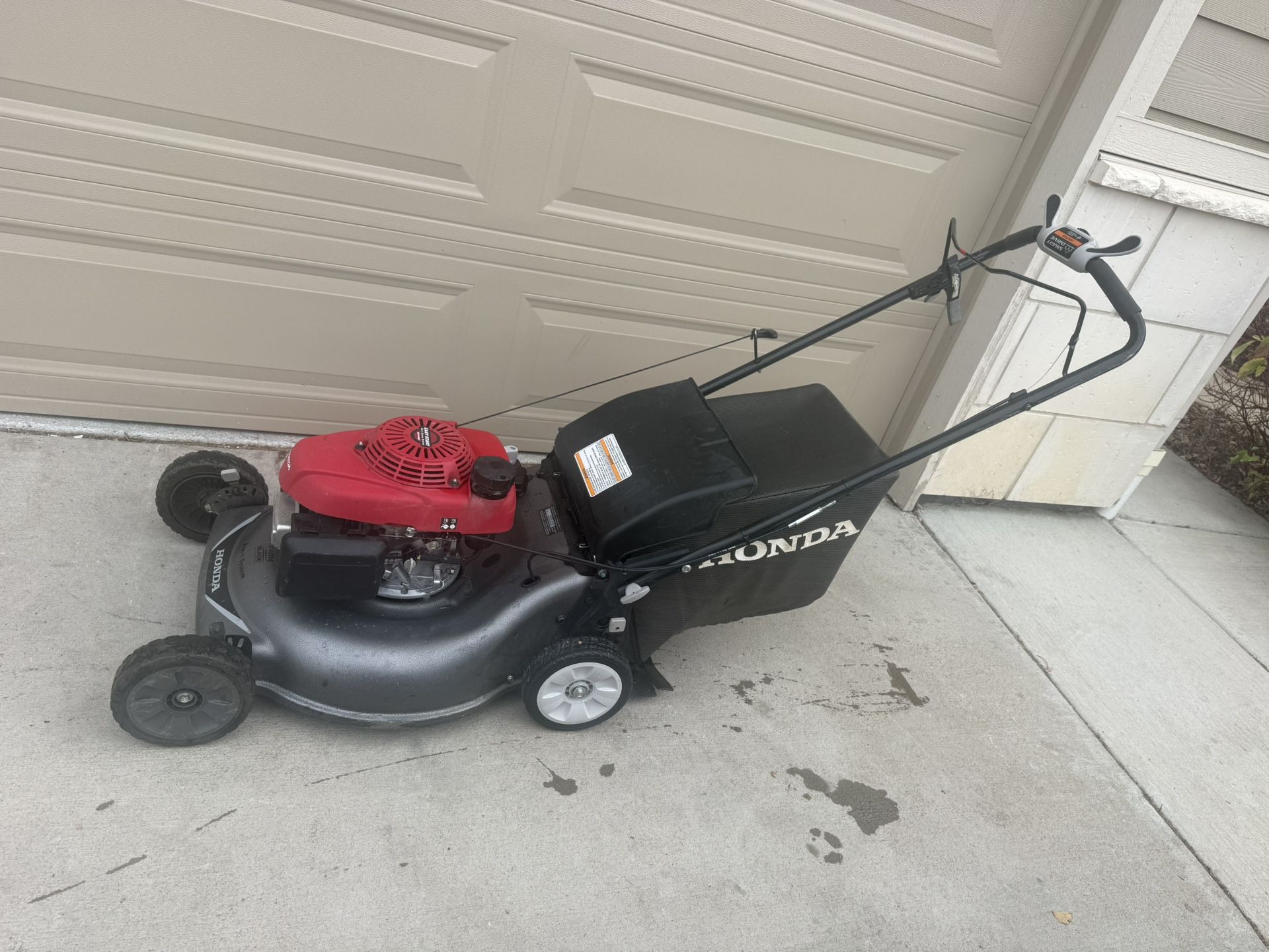 Honda Self-Propelled Lawn Mower – Smart Drive – Runs Great