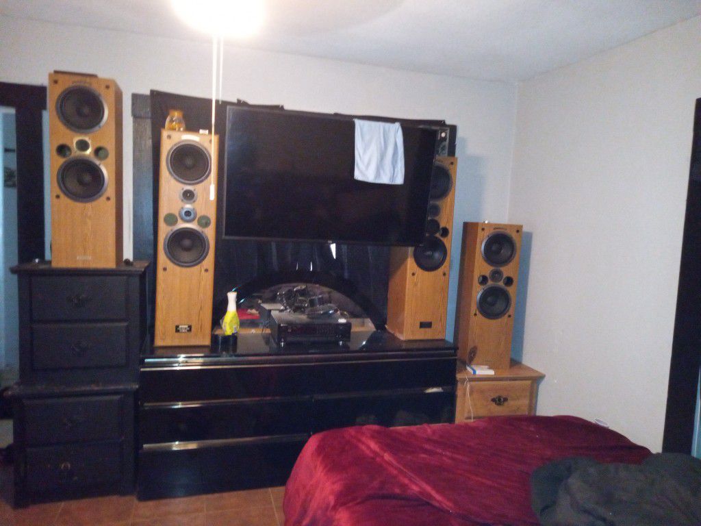 Pioneer Surround Sound System With TV 
