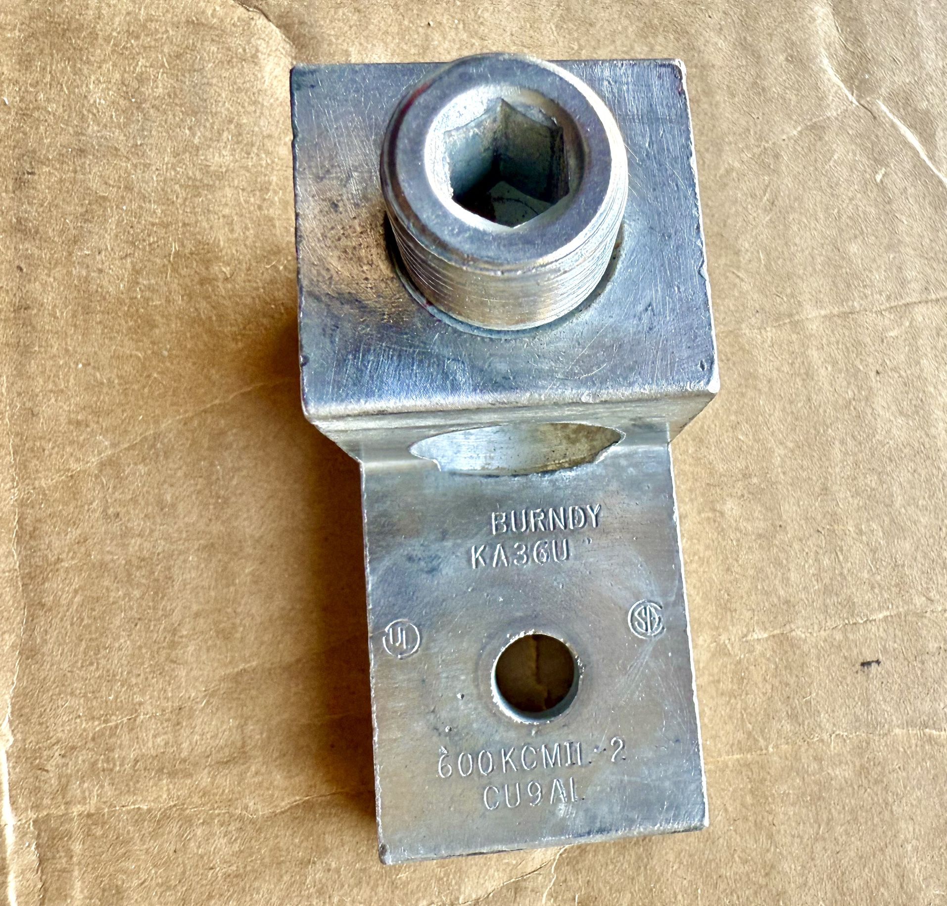 1-hole lugs/ Burndy KA36U/ 2 AWG-600 kcmil