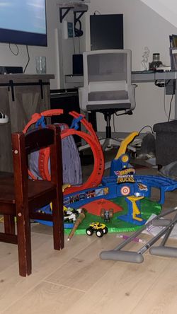 Hot Wheels Monster Trucks T. Rex Volcano Arena Track Playset
