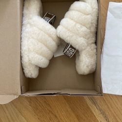 UGG Slippers Size 7 New 