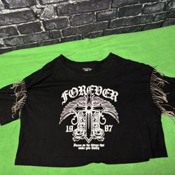 Orange Kiss black cropped t-shirt is from the brand XL