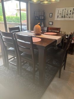 Dining room table with 6 chairs
