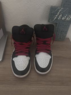 🔥 Air Jordan 1 Mid – Size 9.5 🔥