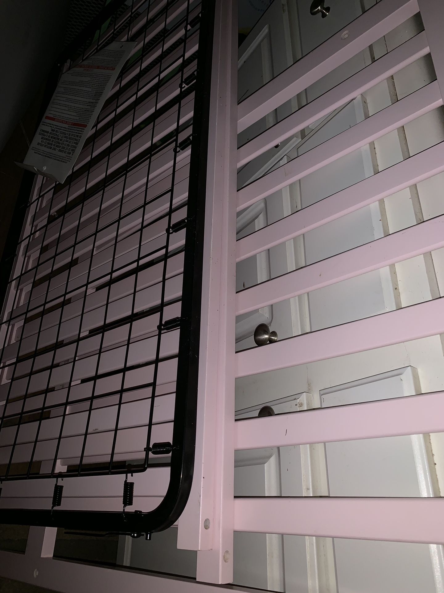 Baby’s crib with table changing