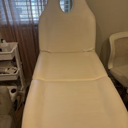 esthetician/ lash  bed