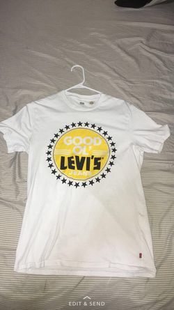 Men's medium Levi t shirt