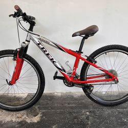 Trek 4500 Mountain Bike 