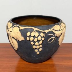 Vintage Embossed Grapes Leaves Ceramic Terracotta Flower Plant Planter Garden Flower Plant Planter Vase Home Decoration Accent
