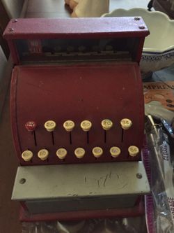 PRICE REDUCTION. 1950s vintage Tom Thumb metal toy cash register
