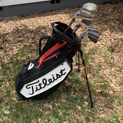 Mens Titleist golf club set DCI irons. Right handed. Titleist golf bag