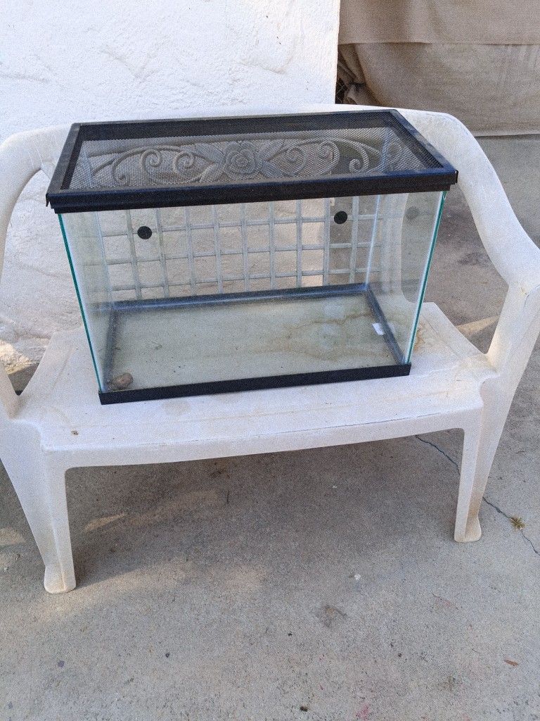 Snake Or Fish Aquarium Or Turtle Aquarium 2 Ft Long By 17 Inches Tall