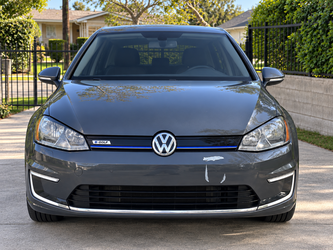2016 Volkswagen e-Golf SE – $6,500