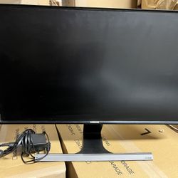 27” Samsung Monitor