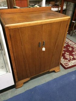 1935 CWS London Petite Armoire