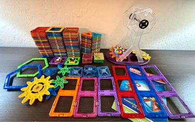 136 piece Magformer lot
