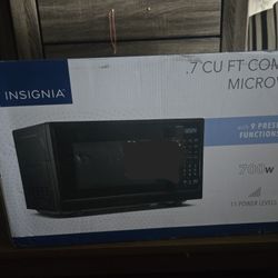 7 CU Ft Insignia Microwave