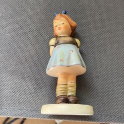Hummel authentic Little Girl 