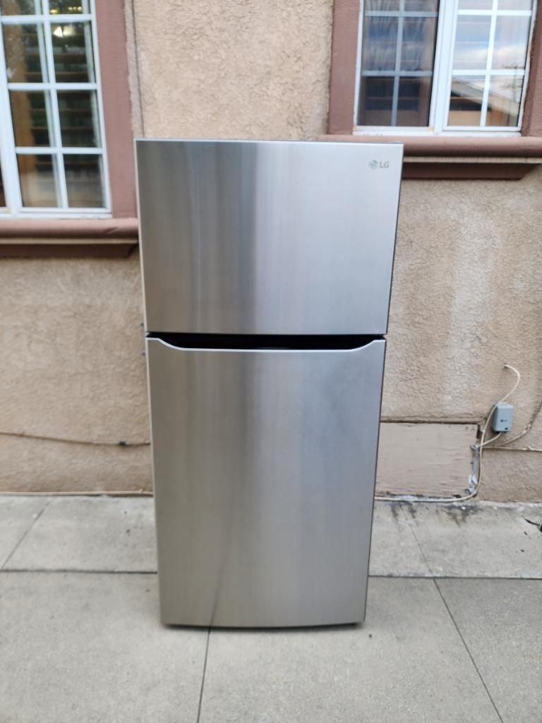 30x33x66 LG REFRIGERATOR SILVER 20cuft 3 MONTHS WARRANTY