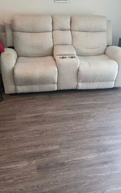 Reclining Loveseat with Center Console