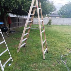 8' Husky Fiberglass Ladder