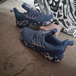 Youth Adidas Sneakers Size 5