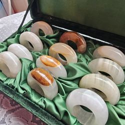$55.00 - (12) ONYX Napkin Rings + Keepsake Box!  Authentic Onyx/Like New Condition!