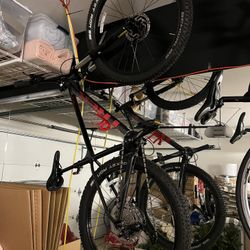 Like New Men’s Trek Mountain Bike. 