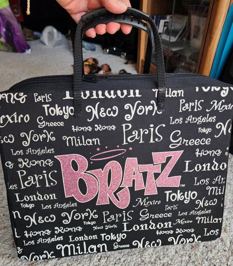 Bratz Doll World Tour Travel Carrying Case