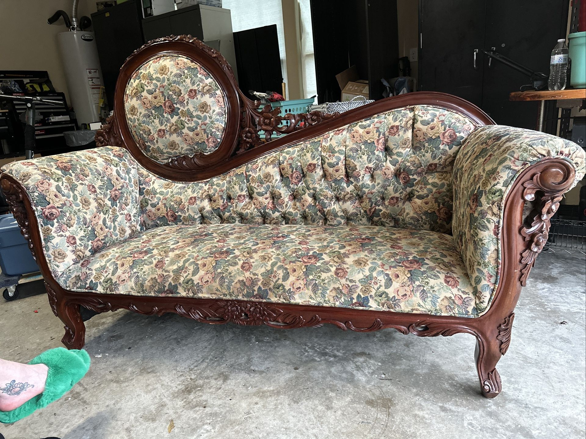 Late 1800s Antique Fainting Couch 