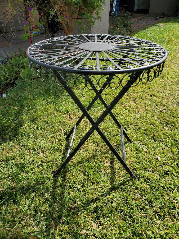 New metal patio table brand new