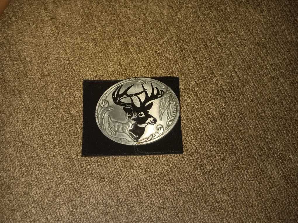 White Gold Deer And feathers Belt Buckle