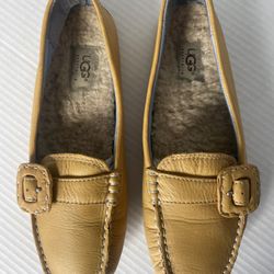 UGG Australia Yellow Leather Moccasins Loafers Women’s 8 – Sheepskin Lined – Buckle Detail