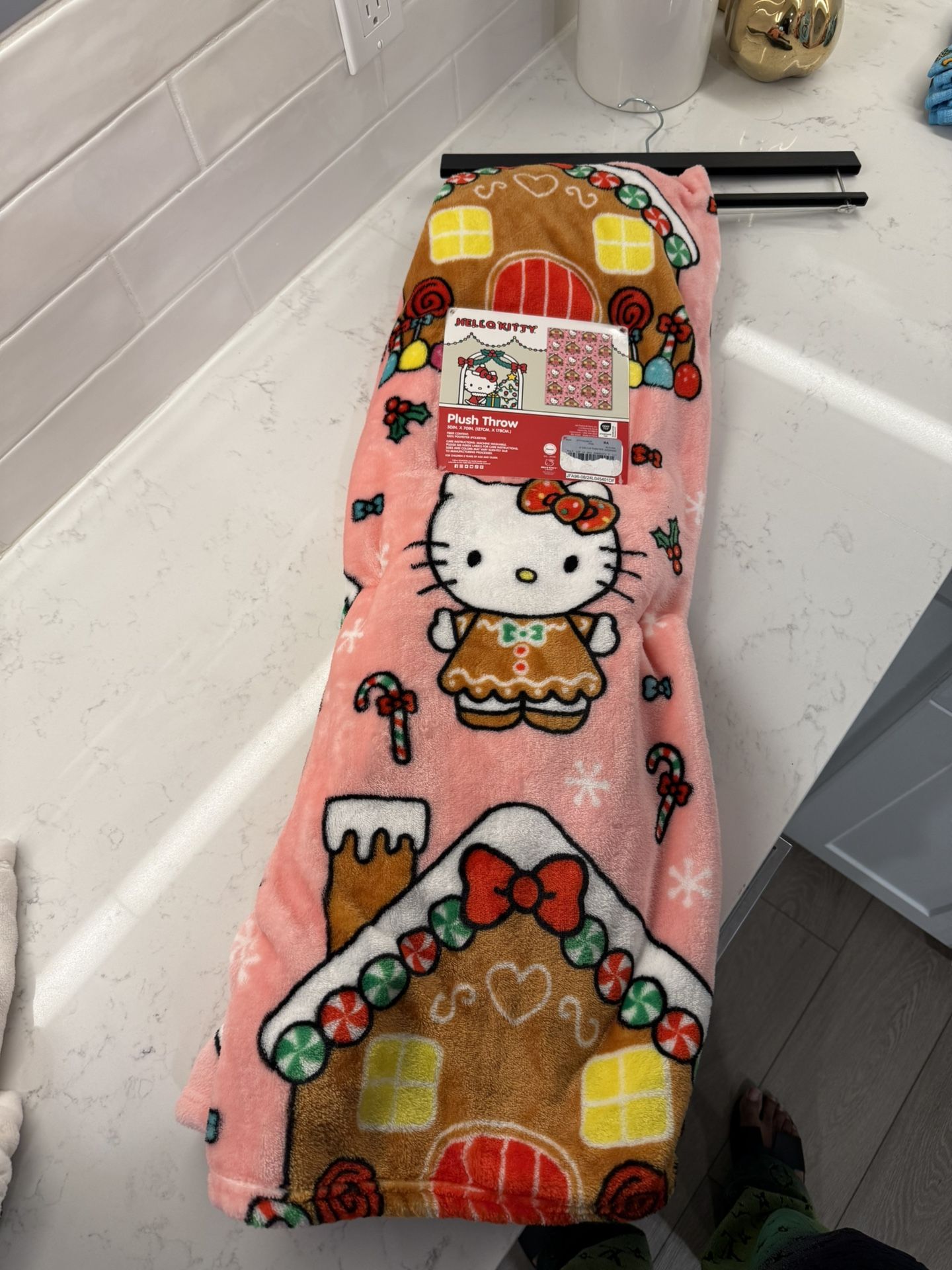 Hello Kitty Plush Blanket Gingerbread