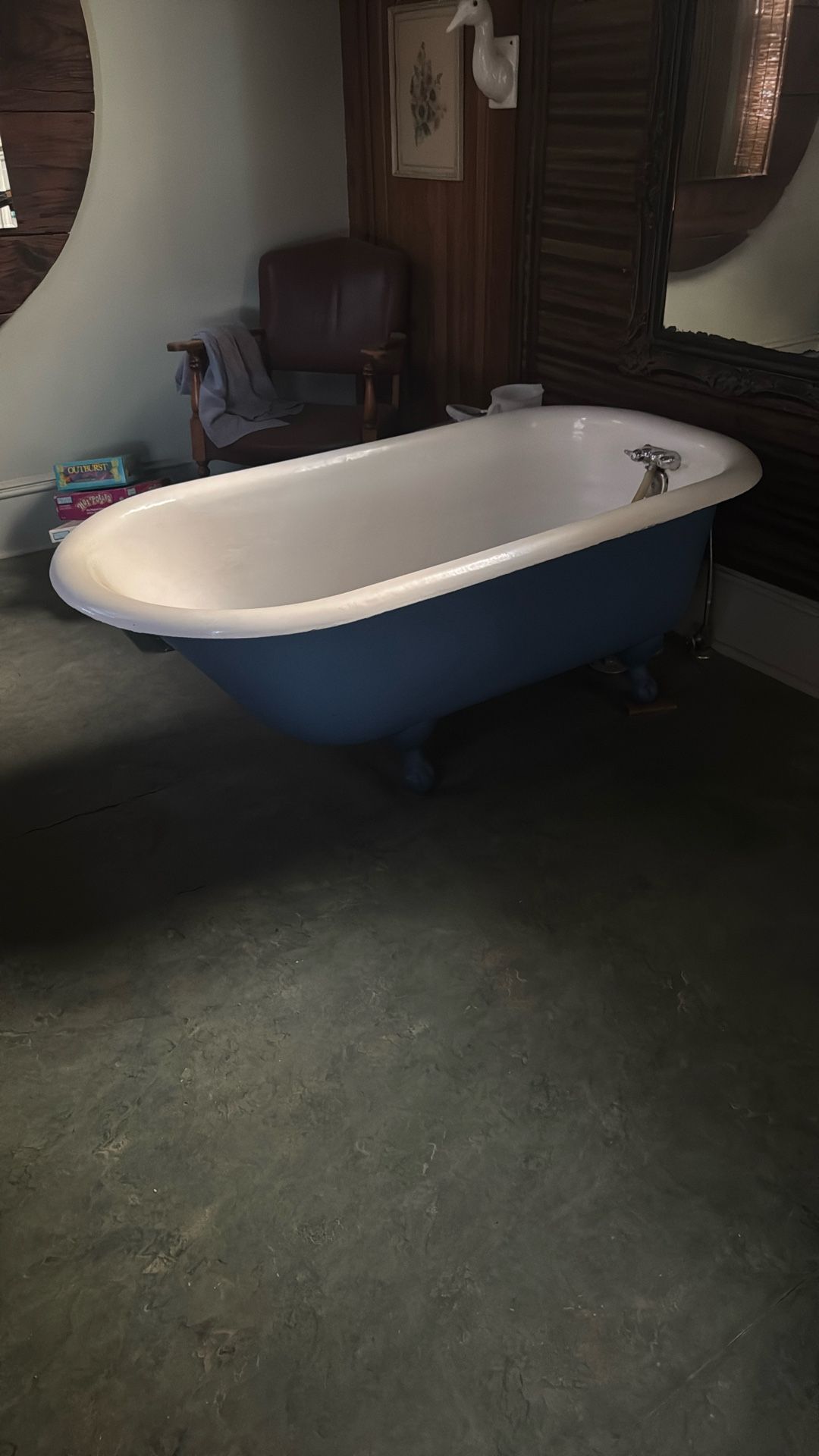 Antique Cast-Iron Claw Foot Bathtub
