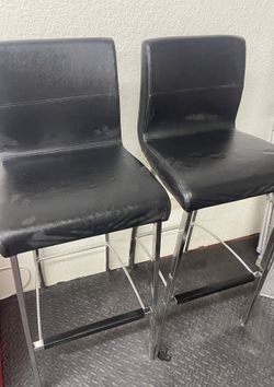 2 Bar Stools