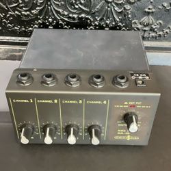 Four Channel Mixer mixer MM40