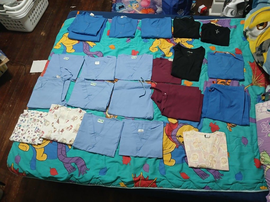 Medical scrubs size small