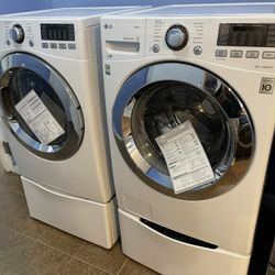 set washer and dryer gas only 2 weeks use like new perfect working 