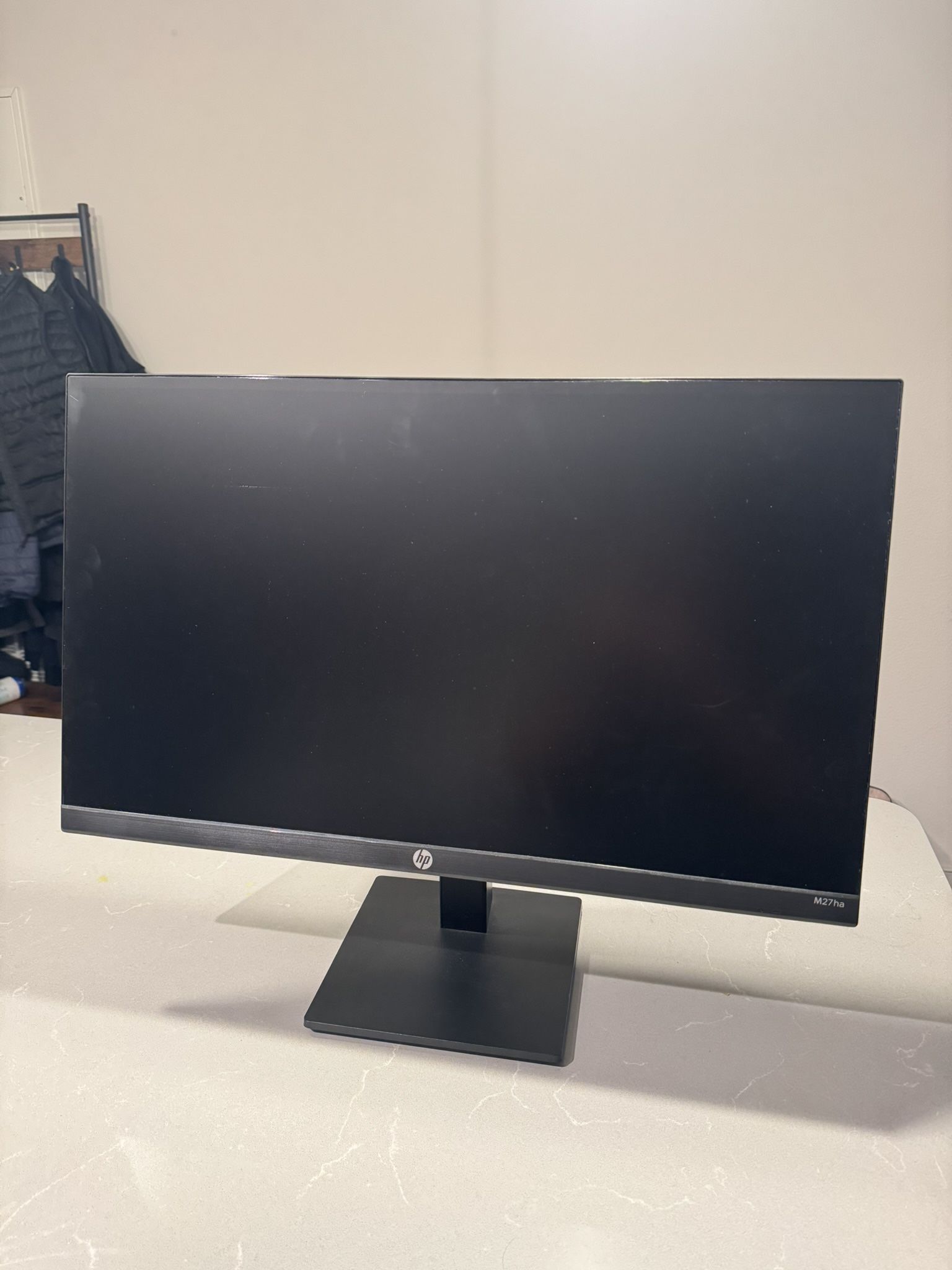 27” LCD Monitor with Speakers