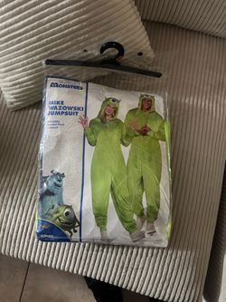 costume