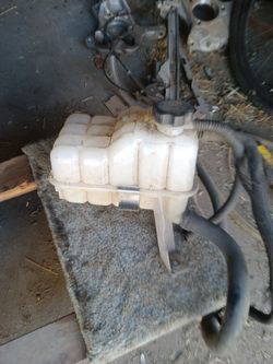 01-06 Coolant Reservoir Silverado Tahoe Sierra Yukon Suburban