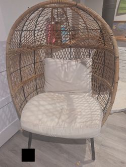 Egg chair