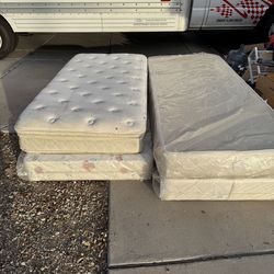 Kingsize & Twin Size beds - Free