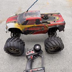 Traxxas T-Maxx Classic 2.5cc engine